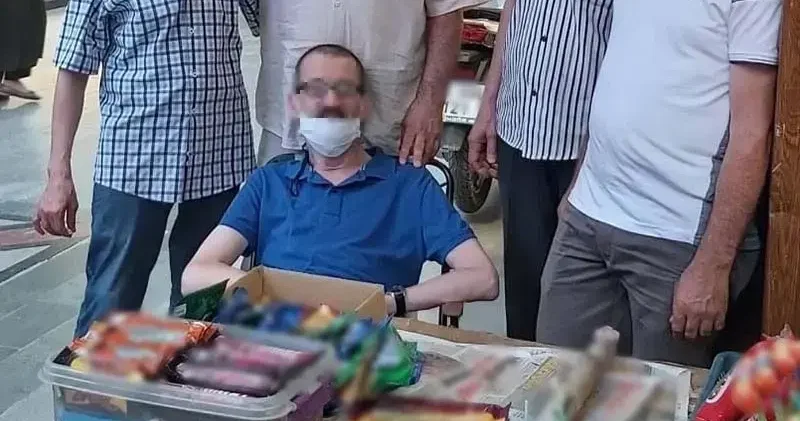 Engelli seyyar satıcının tezgahında unuttuğu parası çalındı