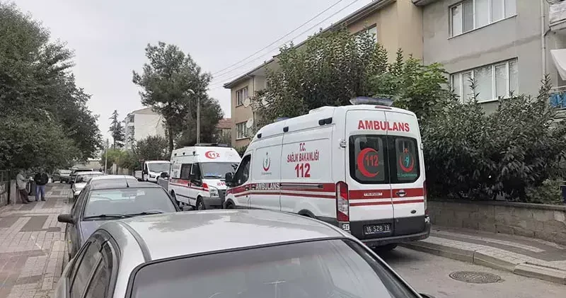Haber alamayınca balkondan evine girdikleri komşularını ölü buldular