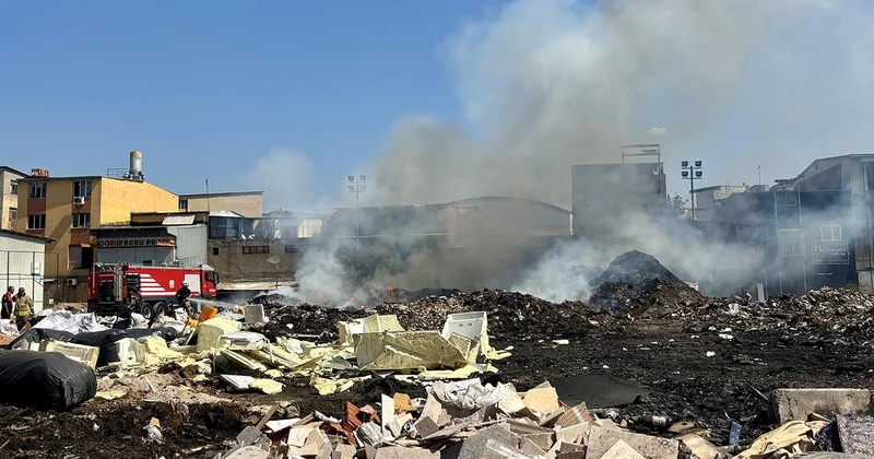 İzmir de çöp yığınları ve yangın riski artıyor