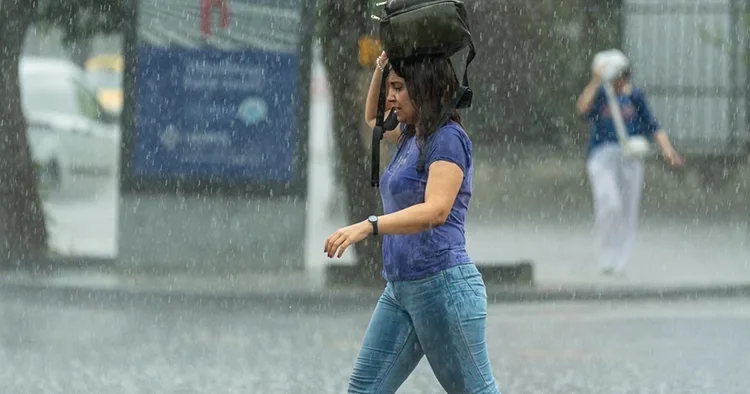 Sıcaklık düşüyor, sağanak geliyor! Meteoroloji ve AKOM tarih vererek uyardı: İşte gün gün hava durumu tahmini