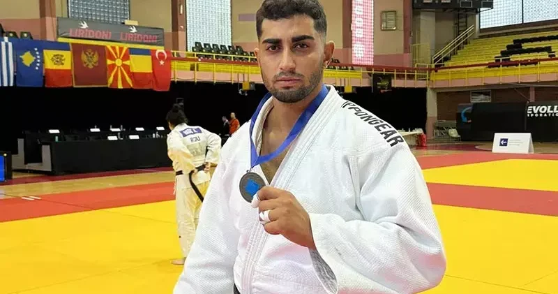 Yunusemreli Enes ten bronz madalya