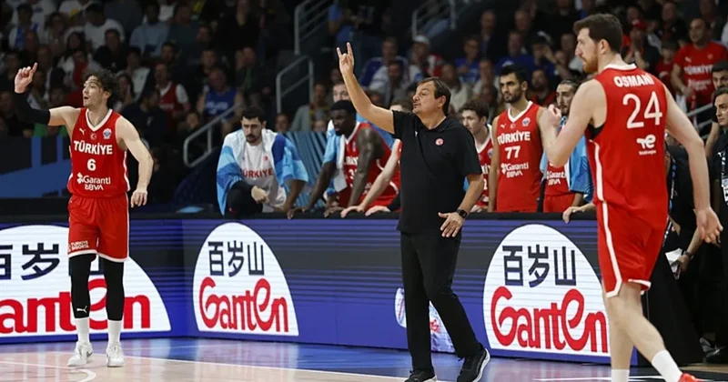 Ergin Ataman, Avrupa Şampiyonası nın en iyi başantrenörü!