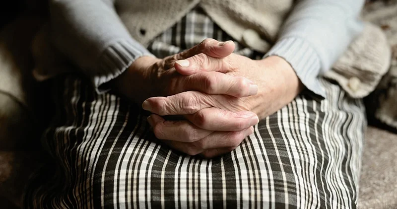 Dil ve iletişim becerilerindeki bozulmalar Alzheimer ın erken belirtisi olabilir