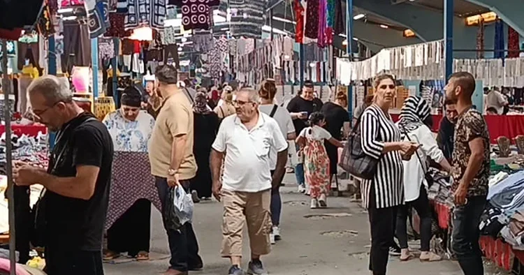 Gurbetçiler gidince onlar harekete geçti Komşu ülkeden alışveriş için akın akın geliyorlar