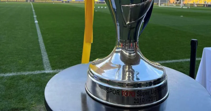 Fenerbahçe 2010 11 sezonu Süper Lig kupasını paylaştı: Hatırlatıyoruz