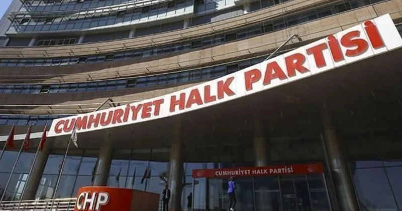 Kurultay Davası na CHP den ilk tepki genel merkezin önünden! Erdoğan bizle değil emeklinin maaşı ile uğraş