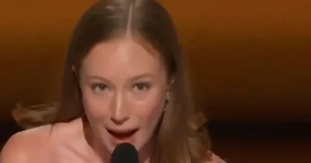 Yahudi aktrist Hannah Einbinder ‘Emmy’ gecesine damga vurdu: Ödülünü aldı ‘Filistin e özgürlük’ çağrısı yaptı VİDEO İZLE