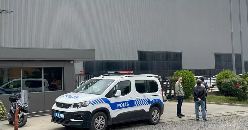 Fabrikada feci ölüm! Vincin indirdiği makinenin altında kaldı!