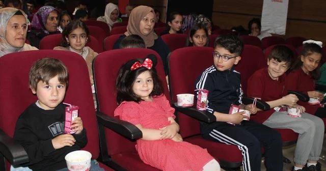 Hakkari de ailelere yönelik sinema etkinliği düzenlendi Hakkari Haberleri