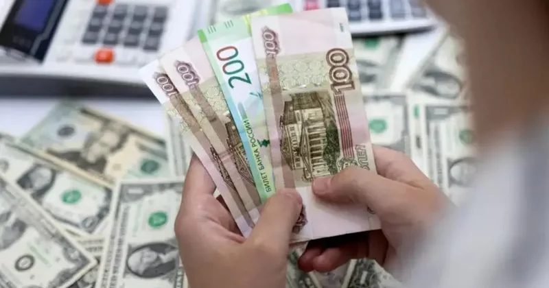 Dolar karşısında ruble düşüşte