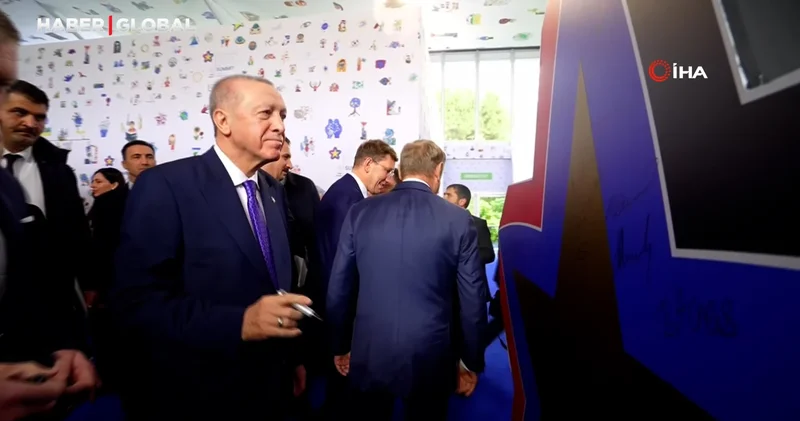 Erdoğan, Tiran’da zirvenin logosu yıldıza imza attı