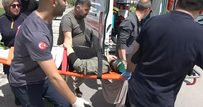 Parkta cebindeki tabancayı çıkarırken kendini vuran Feyza, yaralandı