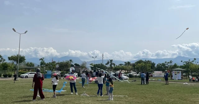 Antalya da Aile Yılı kapsamında uçurtma şenliği ve boyama etkinliği düzenlendi Antalya Haberleri