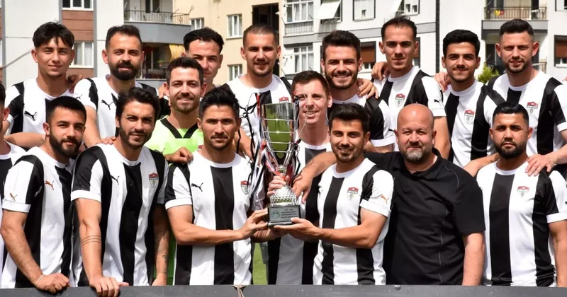Nereden nereye! Süper Lig in efsane takımı BAL a yükseldi, kupasına kavuştu