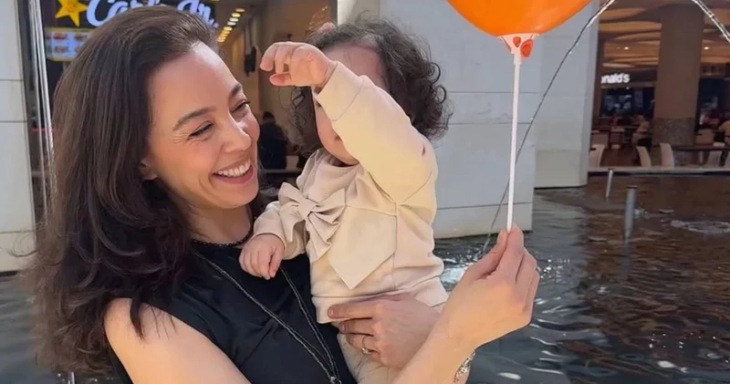 Azra Akın dan çocukları için radikal karar: 16 yaşına kadar yasak