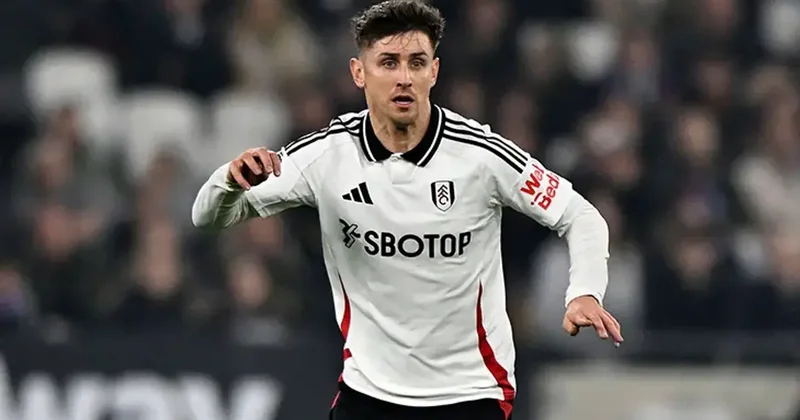 Wrexham tables stunning contract for Fulham legend Tom Cairney