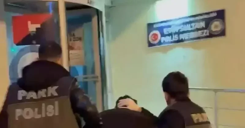 Metrobüs durağında uyuşturucu ticareti; otomatik silah ve 2 kilogram kokain ele geçirildi