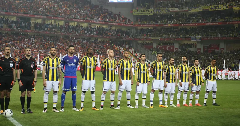 Fenerbahçe nin eski futbolcusu siyasete atılıyor
