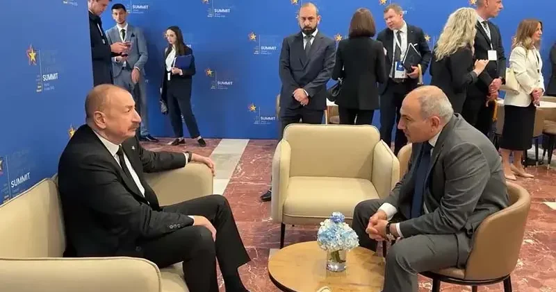 Azerbaycan Cumhurbaşkanı Aliyev, Ermenistan Başbakanı Paşinyan ile Arnavutluk ta görüştü