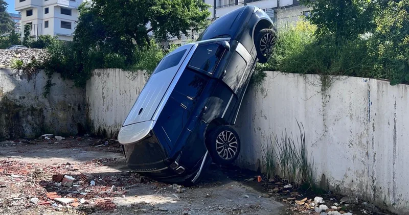 Samsun da istinat duvarından düşen cipteki 2 kişi yaralandı