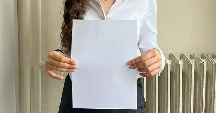Uzmanlar alarma geçti: Sosyal medyada A4 kağıdıyla zayıflık yarışı tehlikesi büyüyor!