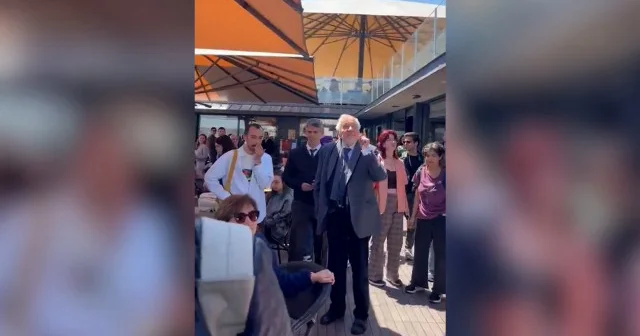 İlber Ortaylı kendisine bağıran protestocu öğrenciyi azarladı: Sus bakayım Türkçeni anlamıyorum VİDEO İZLE