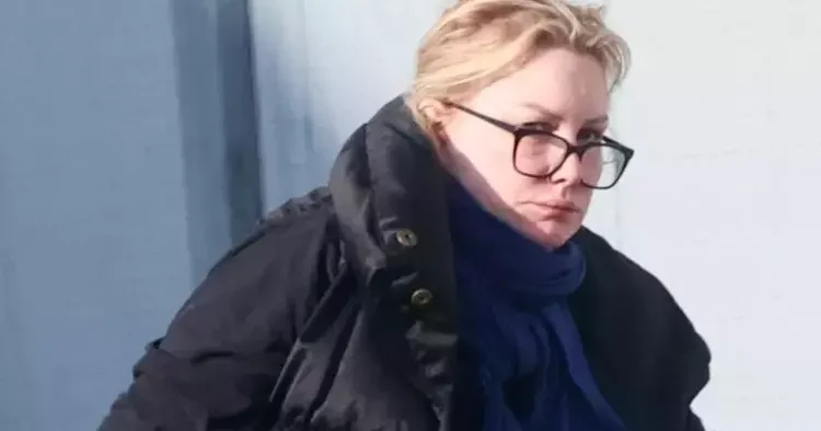 Ünlü oyuncu genç sevgilisiyle evlendi... Eski karısı ellerin yardımına muhtaç! İki kızımla sokakta kaldım, ne olur bir oda verin
