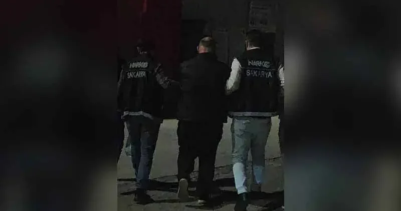 18 yıl 9 ay hapisle aranan hükümlü, peruk ve sahte pasaportla yakalandı