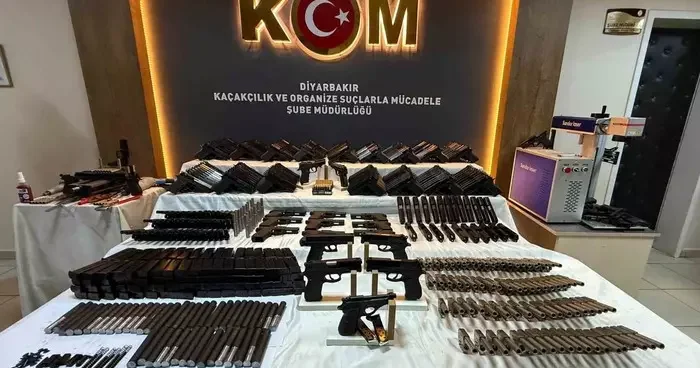 Oyuncakçı görünümündeki iş yerinden cephane çıktı: 4 gözaltı