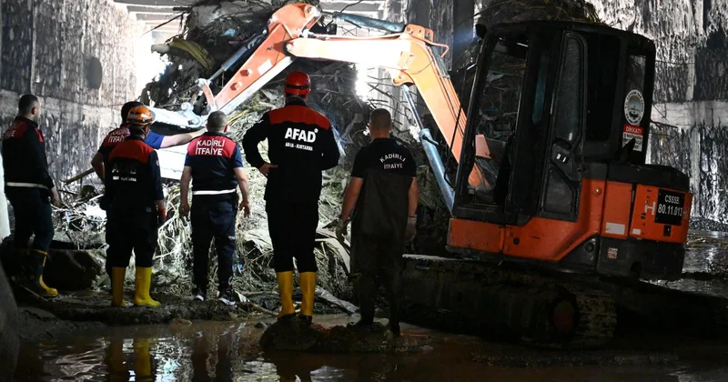 Bakan Yerlikaya: 310 personel ve 72 araç ile çalışmalar devam ediyor