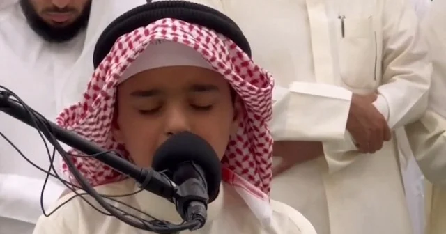 Kuveyt Ulu Camii nde gönülleri mest eden kıraat: Yalnızca 10 yaşında VİDEO İZLE