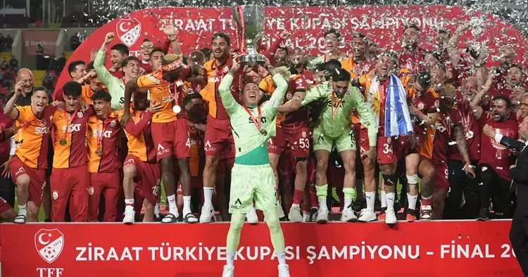 Futbolda Galatasaray yüzyılı!