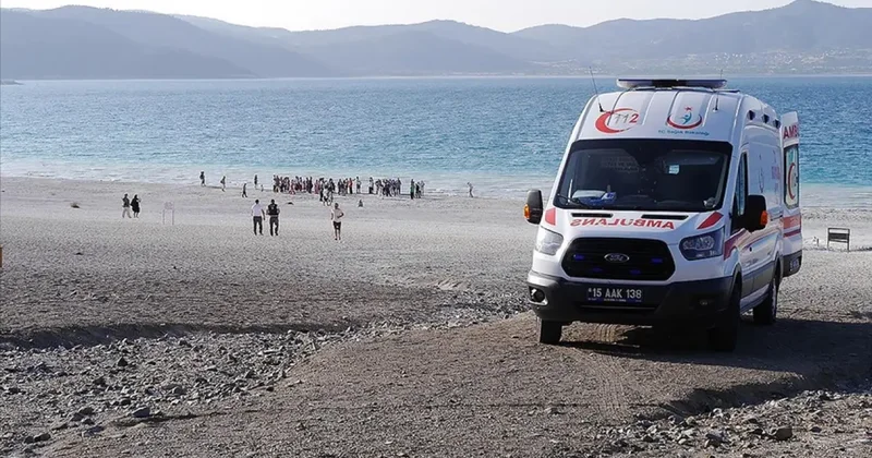 Salda Gölü nde baba ve oğlu boğuldu