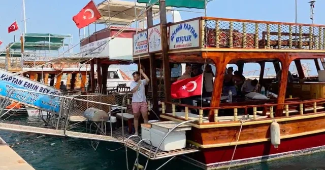Açıkta yakalanan köpek balıklarının görüntüleri sosyal medyada paylaşıldı, turizmciler mağdur oldu Mersin Haberleri