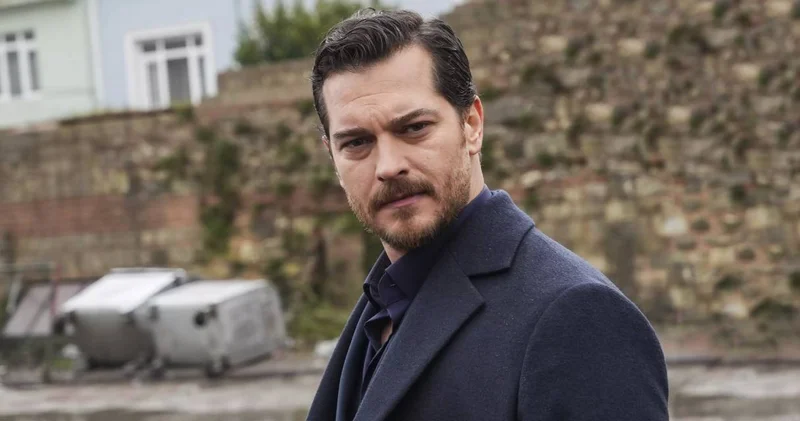 Çağatay Ulusoy imzayı attı: 2 tane birden!