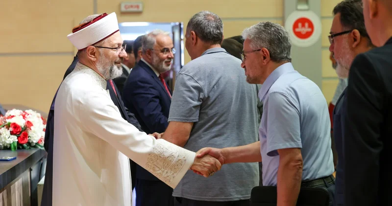 Diyanet İşleri Başkanı Erbaş, Başkanlık personeliyle bayramlaştı