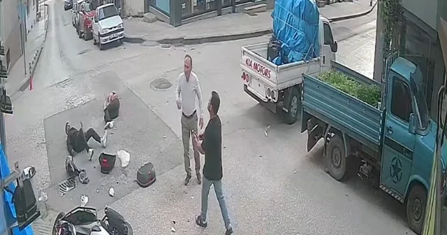 Motosiklet ile minibüsün çarpıştığı kaza kamerada; 2 yaralı Ordu Haberleri