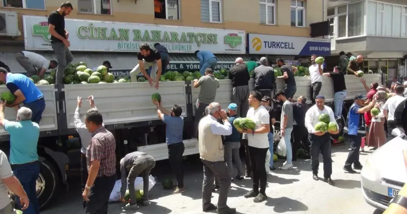 Ahlatlı çiftçi 30 ton karpuz dağıttı