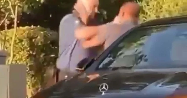 Biri polis memuru, 2 sürücünün yumruklu kavgası kamerada Denizli Haberleri
