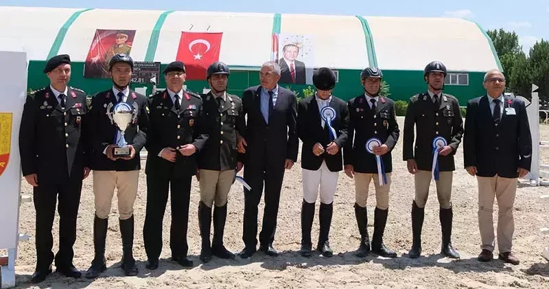 Jandarmanın 186 ncı yılı binicilik organizasyonuyla kutlandı