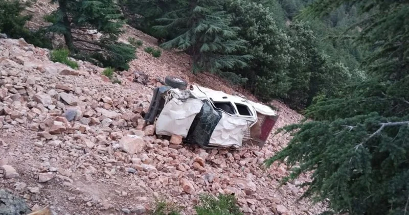 Gaziantep te pikap uçuruma devrildi: Aynı aileden 3 ölü, 1 yaralı Son dakika haberleri