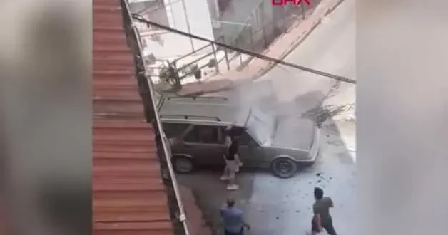 Aracı yanan sürücü sinirden deliye döndü camları kırdı!