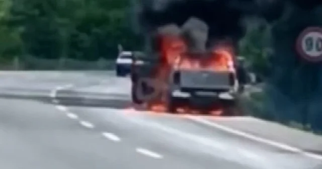 Bursa’da seyir halindeki kamyonet alevlere teslim oldu VİDEO İZLE
