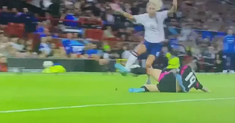 Leonardo Bonucci nin kadın futbolcuya müdahalesi sosyal medyayı salladı Fanatik Spor Haberleri Video
