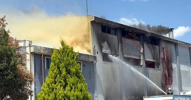 Tekirdağ da kimyasal üretim yapan fabrikada çıkan yangın söndürüldü VİDEO İZLE