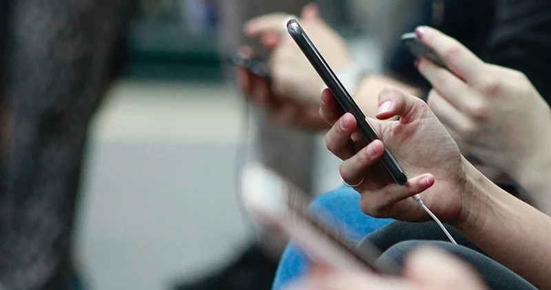 Bir dönem sona erdi! Liselerde cep telefonu kullanımı yasaklandı