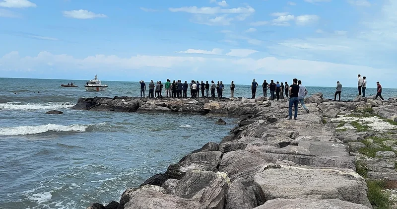 Giresun da serinlemek için babasıyla denize giren çocuk kayboldu