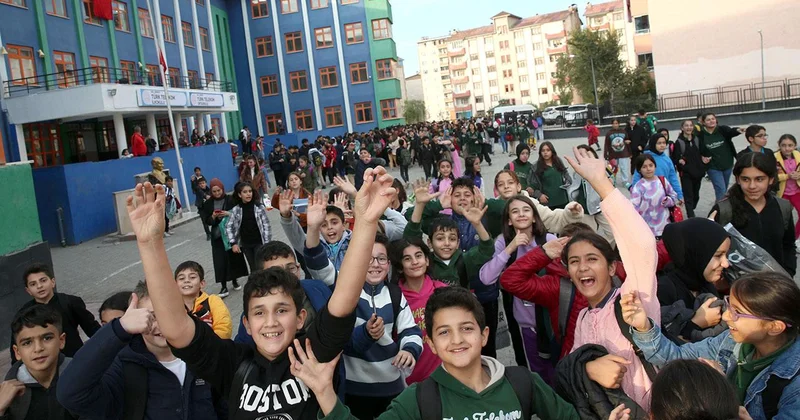 Yaklaşık 20 milyon öğrenci cuma günü karne alarak yaz tatiline girecek