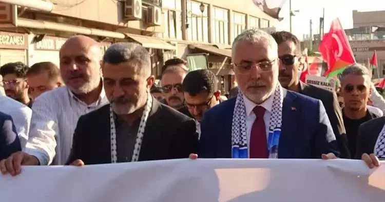 Bakan Işıkhan, Mardin’de Gazze’ye destek yürüyüşüne katıldı