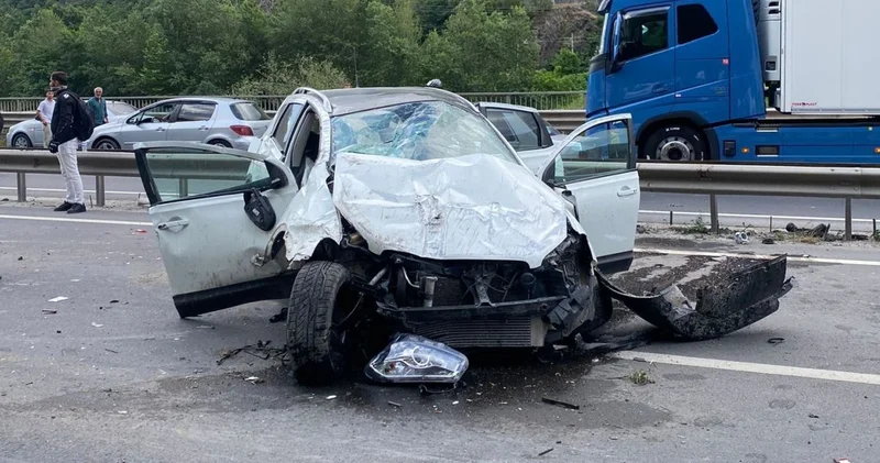 Önce kanala ardından bariyerlere çarptı, 3 yaralı
